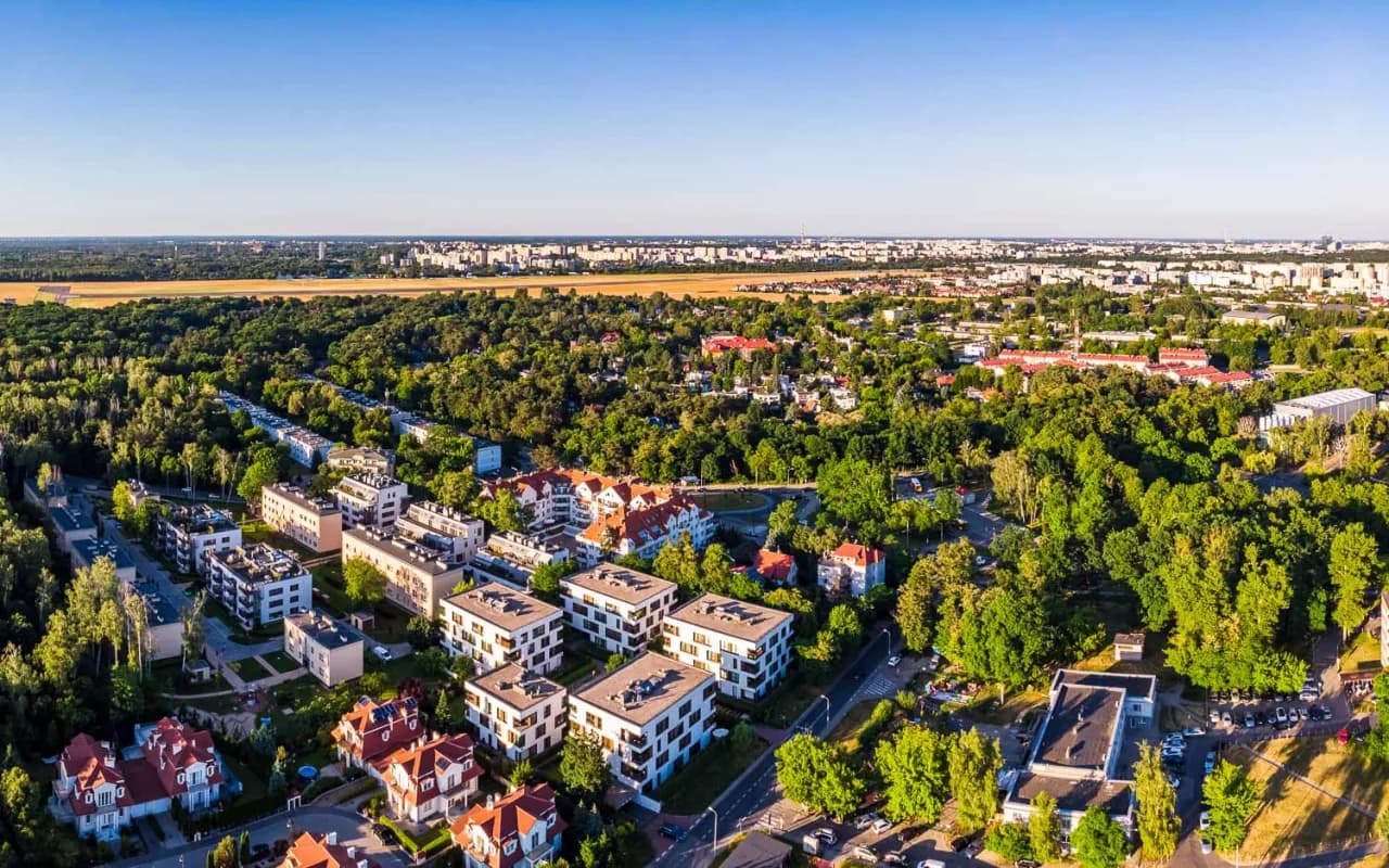 Bemowo-Lotnisko: Osiedla, ceny, komunikacja. Czy warto?