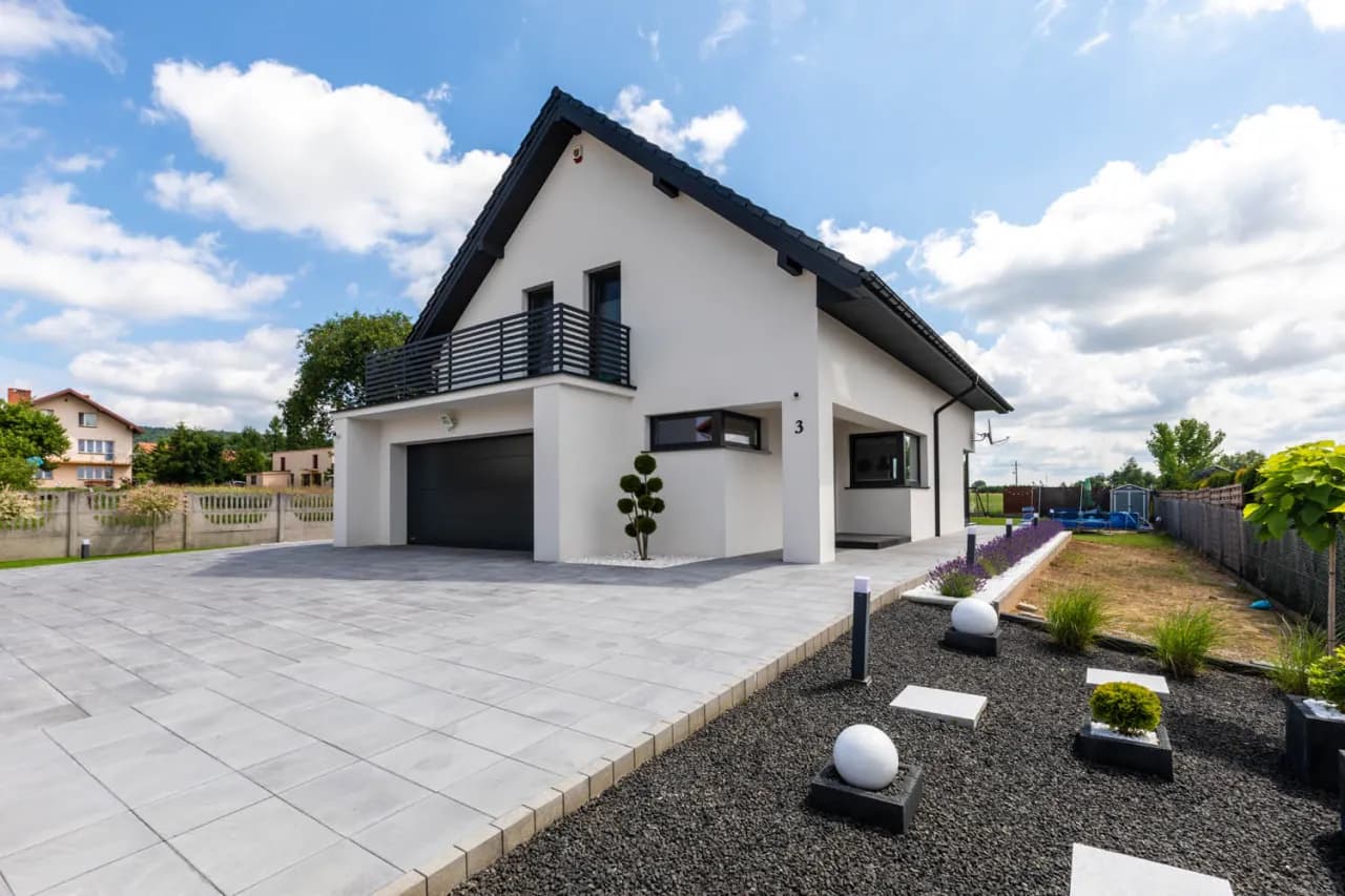 Fasada budynku: co to jest, rodzaje, materiały i trendy 2026