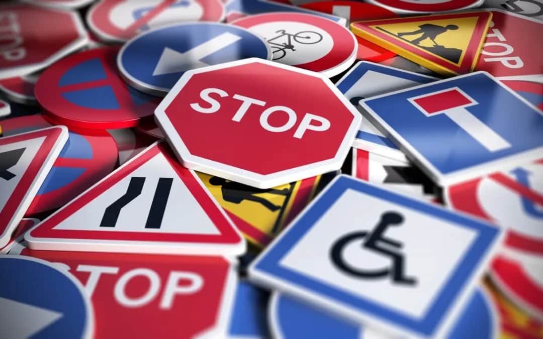 Kto odpowiada za znaki drogowe na osiedlu? Przewodnik dla mieszkańców