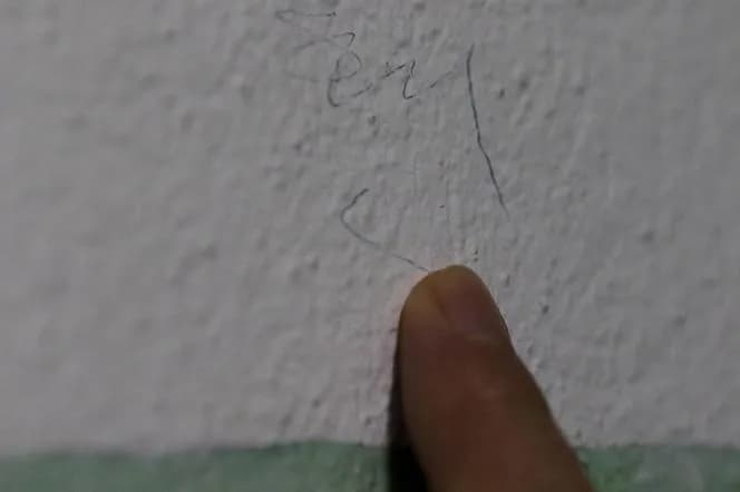 Jak złodzieje oznaczają mieszkania? Rozpoznaj znaki i chroń dom